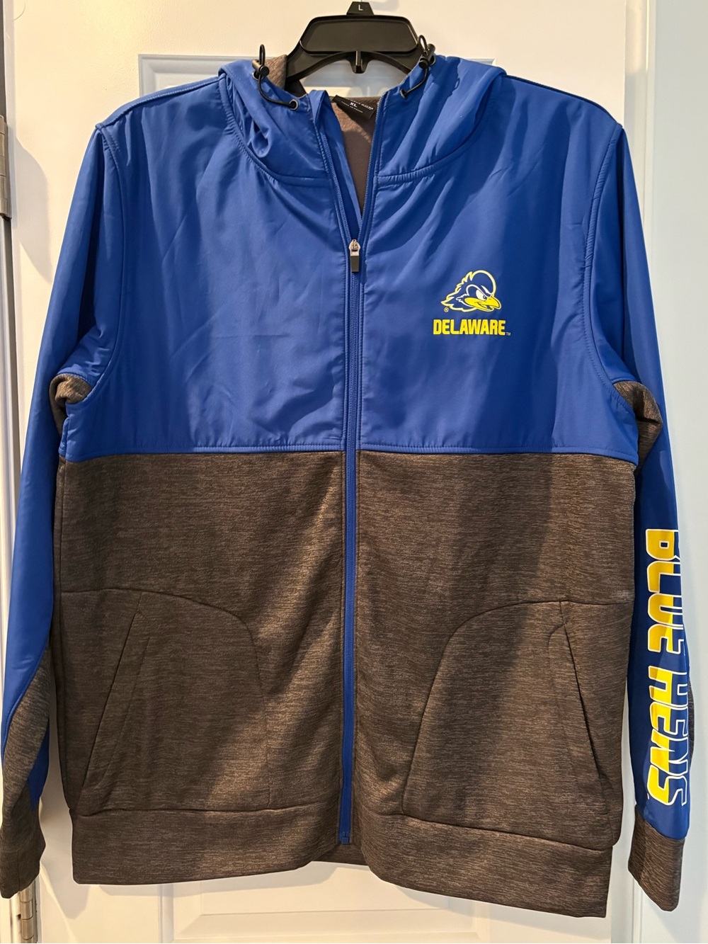 University of Delaware fleece lined men’s XL jacket